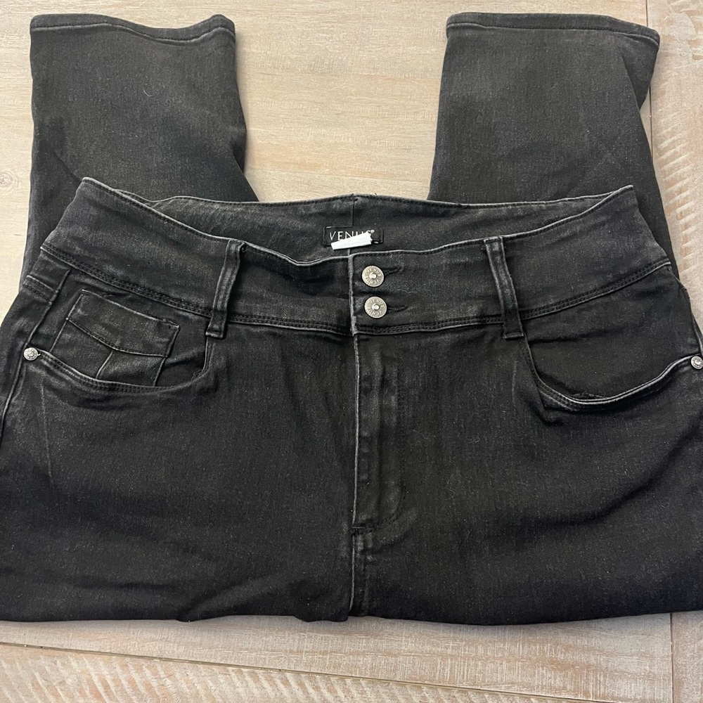 VENUS Black Bum Lifter Capri Jeans - Picture 2 of 5